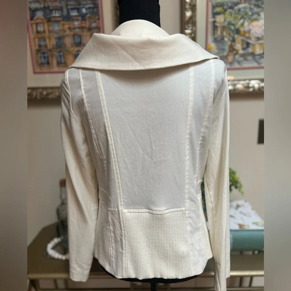 JOSEPH RIBKOFF CREAM TAILORED GOLD BUCKLE DETAIL MOTO UTILITY JACKET SIZE 8